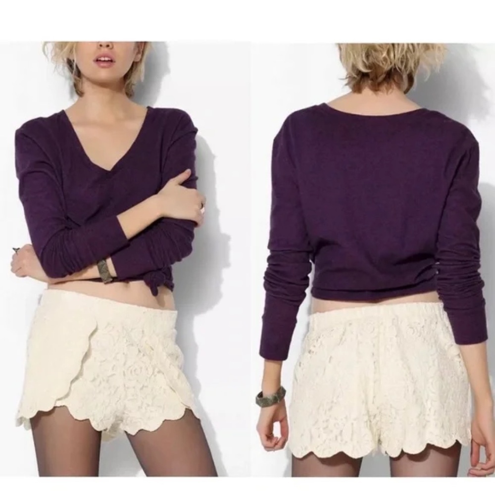 Pins and Needles Cream Lace Scalloped Shorts – Size S‎